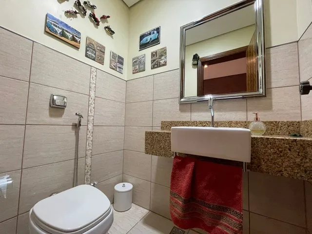 Imagem 5: Casa Térrea com 2 Suítes, Lote de 781m², Dentro de Condomínio Vazado Para a Via