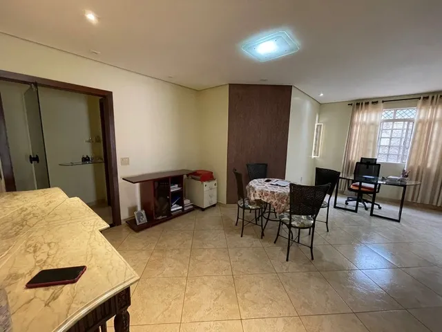 Imagem 7: Casa Térrea com 2 Suítes, Lote de 781m², Dentro de Condomínio Vazado Para a Via