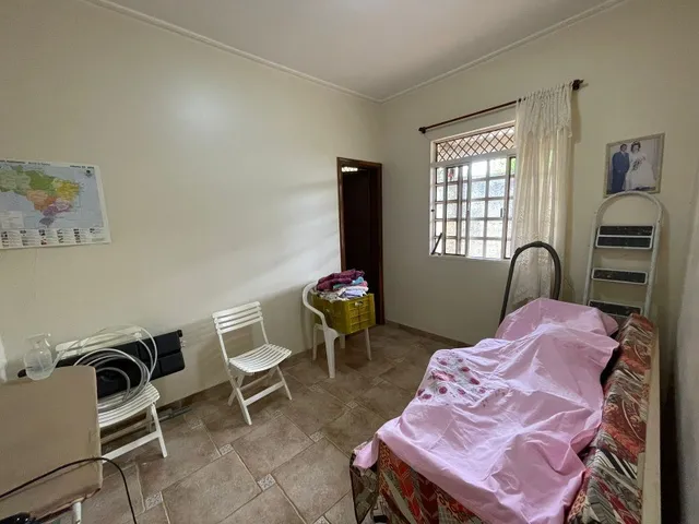 Imagem 4: Casa Térrea com 2 Suítes, Lote de 781m², Dentro de Condomínio Vazado Para a Via