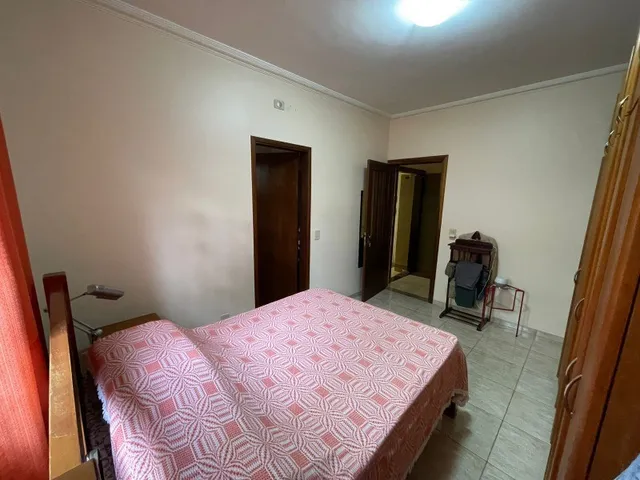 Imagem 8: Casa Térrea com 2 Suítes, Lote de 781m², Dentro de Condomínio Vazado Para a Via