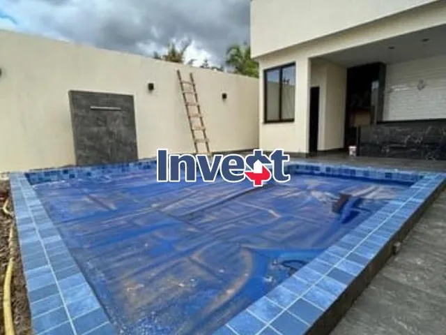 Imagem 2: Casa Moderna, Dentro de Condomínio, 4 Suítes, Lote de 400m², Lazer Completo na Rua 01