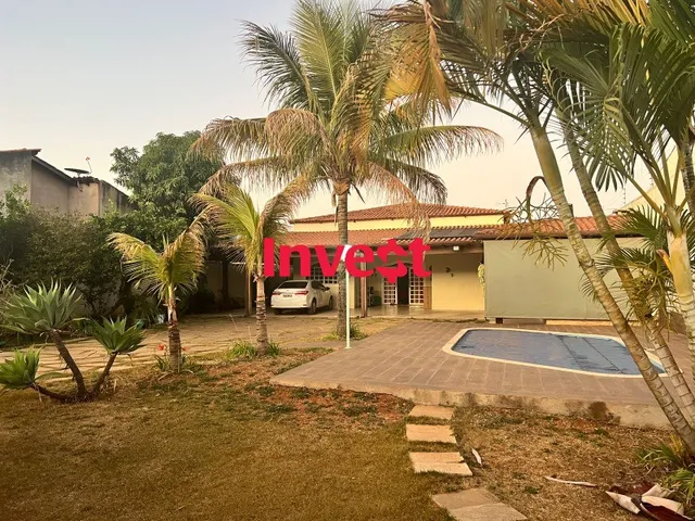 Imagem: Casa com Lindo Paisagismo na rua 10