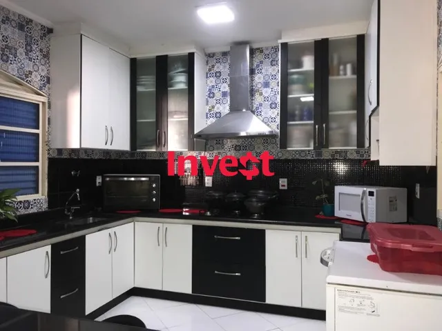 Imagem 6: Casa com 2 Pavimentos, 6 Quartos, Lote de 1.000m², Dentro de Condomínio Vazado Para a