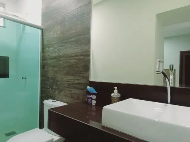 Imagem 5: Casa com 3 Suítes, Ótima Localização, Dentro de Condomínio, Churrasqueira, Lote de