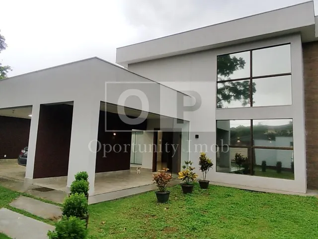 Imagem: A casa possui 4 Dormitórios, 4 Suítes, 8 Banheiros, 6