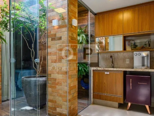 Imagem: O apartamento possui 2 Dormitórios, 1 Suíte, 2 Vagas na