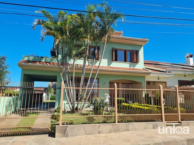 Imagem: A casa possui 4 Dormitórios, 1 Suíte, 4 Banheiros, 3