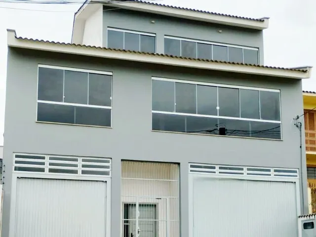 Imagem: A casa possui 3 Dormitórios, 1 Suíte, 3 Banheiros, 2