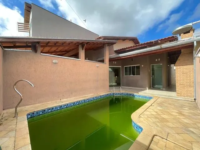 Imagem: Recheada de Armários com Piscina e Churrasqueira
