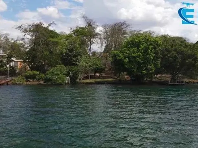 Imagem: Chácara com Rampa para Barco em Condomínio