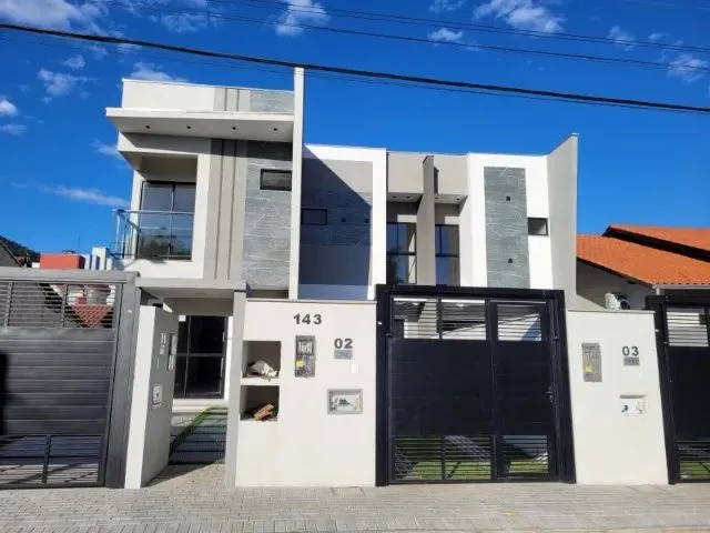 Imagem: Sobrado Geminado Próximo Ao Centro de Jaraguá