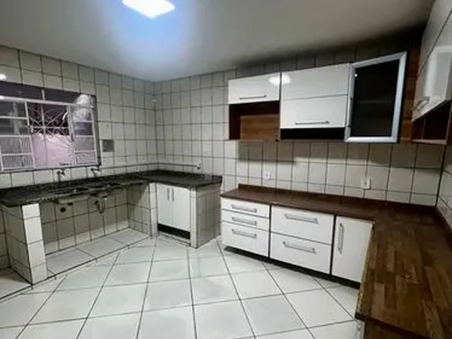 Imagem 2: Casa Térrea para Venda com 3 Quartos, Sendo 1 Suíte, Quintal Grande, Cozinha