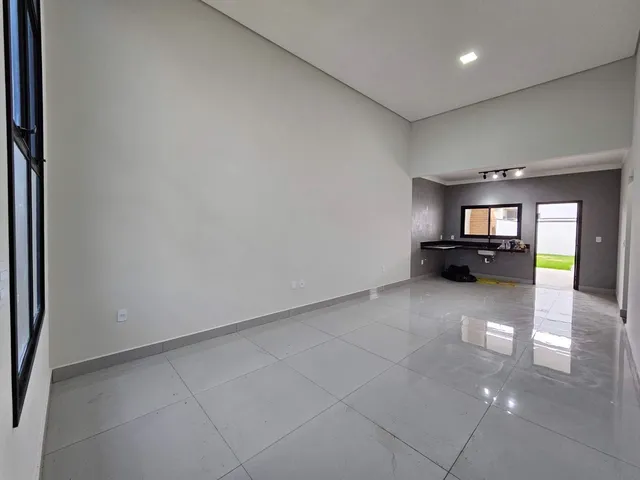Imagem 2: Oportunidade única: Casa em condomínio de luxo com 3 quartos, 1 suíte, 2 salas e 4