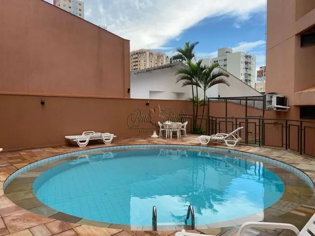 Imagem 3: Apto 160m² de área útil, contendo sala com armário e mesa, sacada, 05 quartos sendo