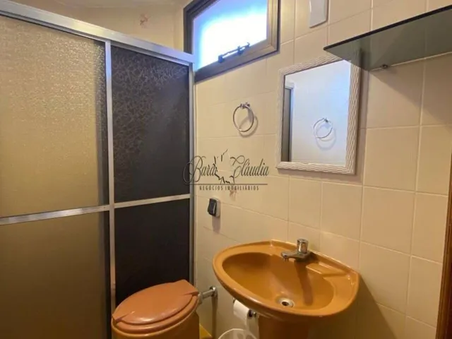 Imagem 5: Apto 160m² de área útil, contendo sala com armário e mesa, sacada, 05 quartos sendo