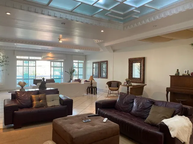 Imagem 16: Casa Triplex 569m2 3 Suítes com Closet, Sala, Cozinha, Banheiros, Quintal, Piscina