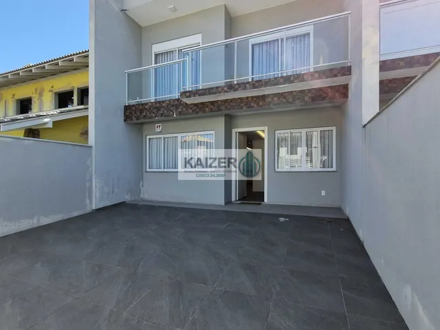 Imagem: A casa possui 3 Dormitórios, 1 Suíte, 1 Banheiro, 1 Vaga