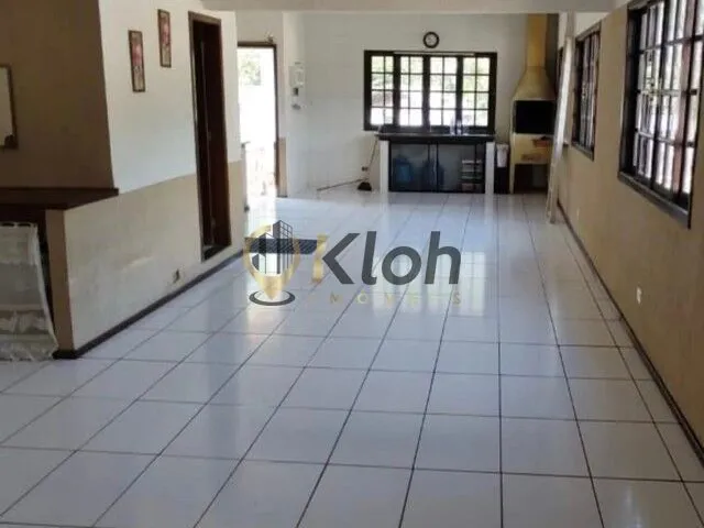Imagem: A casa possui 3 Dormitórios, 1 Suíte, 3 Banheiros, 200m²