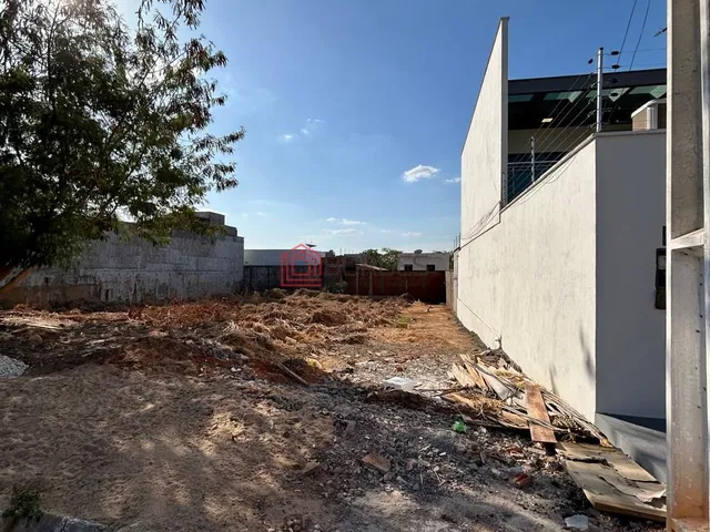 Imagem: O terreno possui 468m² de Área e está localizado em Parque