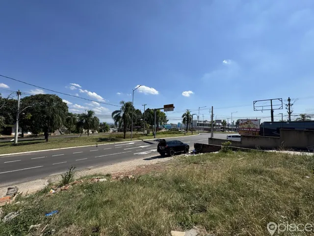 Imagem: TERRENO NA AV. BRASIL COM 704M² DE ÁREA