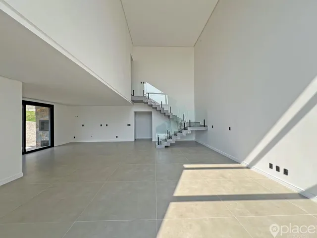 Imagem 8: CASA DE ESQUINA NOVA COM 5 SUÍTES E PISCINA