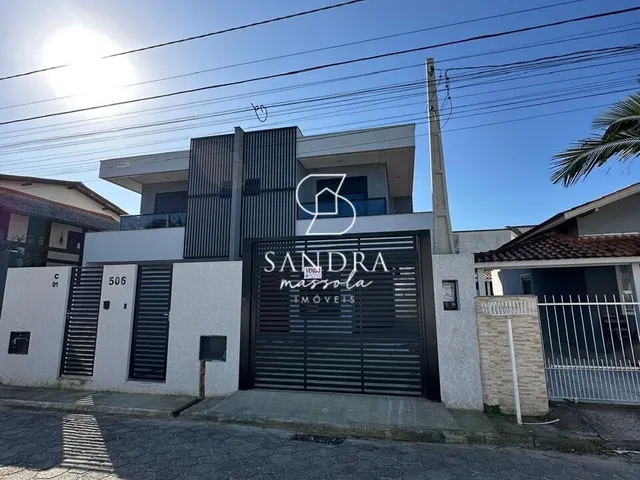 Imagem: A casa possui 4 Dormitórios, 3 Suítes, 1 Banheiro, 2