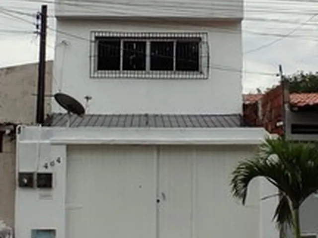 Imagem 2: Casa com Excelente Localização no Monte Castelo