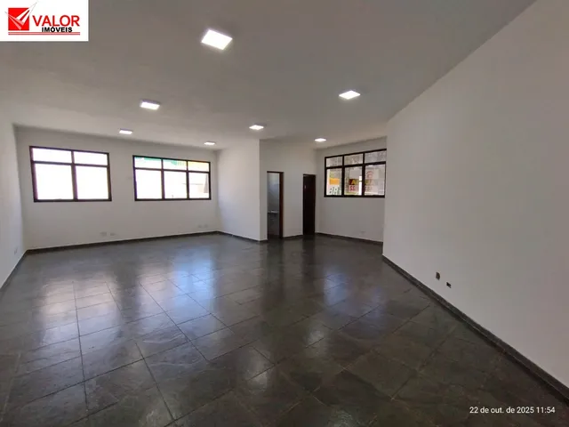 Imagem 6: Sala Espaçosa com 58 Mts, Reformada com 2 Banheiros e 2 Vagas. Bem Localizada. Agenda Uma Visita com Rosana 977147552