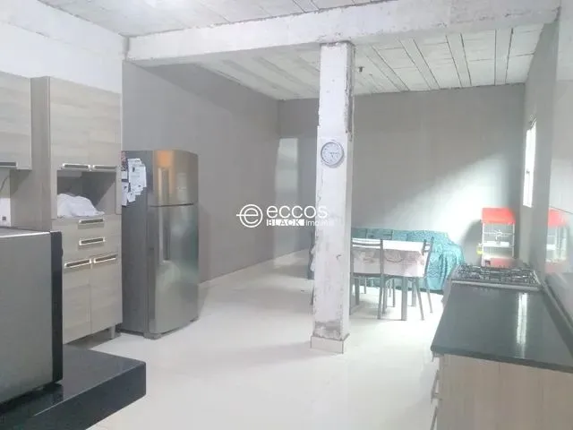 Imagem: Casa À Venda, 4 Quartos, 2 Suítes, 2 Vagas