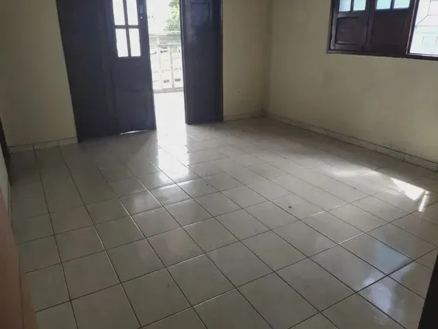 Imagem 1: Casa para Venda Possui 100 Metros Quadrados com 2 Quartos em Centro - Camaçari - Ba