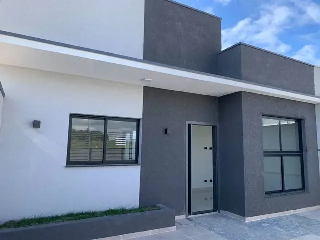 Imagem: A casa possui 3 Dormitórios, 2 Banheiros, 2 Vagas na