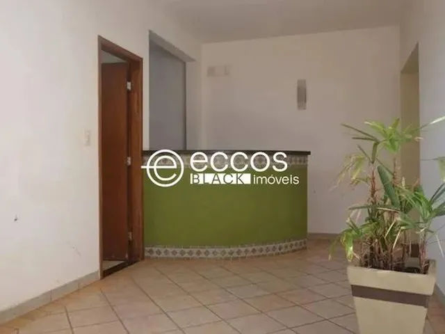 Imagem: Casa À Venda, 3 Quartos, 1 Suíte, 2 Vagas