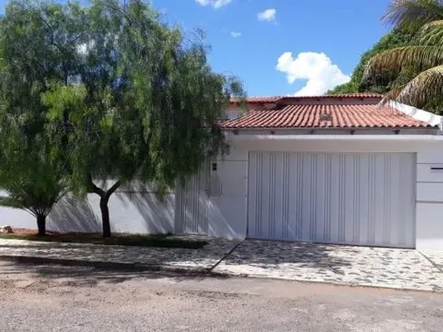 Imagem: Uruaçu - Casa 4 Quartos - Centro Particular