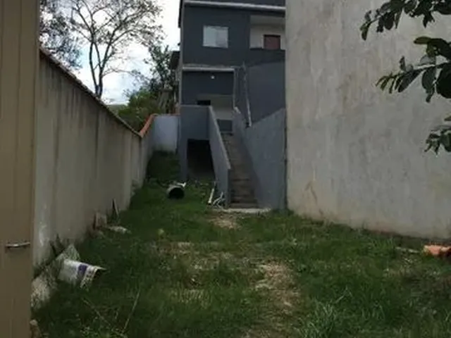 Imagem: A casa possui 2 Dormitórios, 1 Banheiro, 2 Vagas na