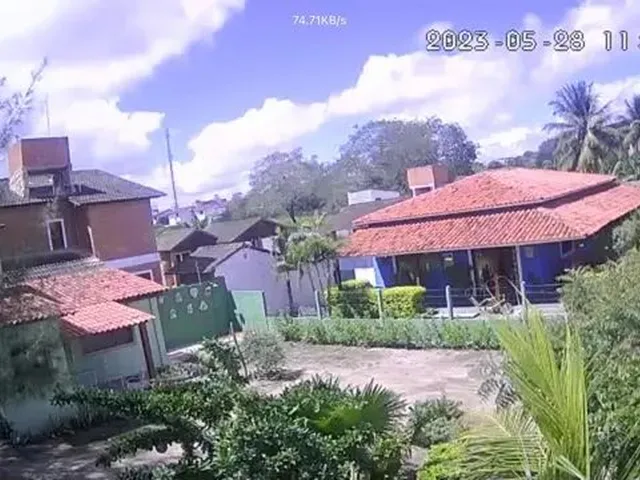 Imagem: Casa de Esquina, com 1000M2 de Área, Cercada