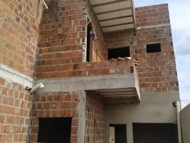 Imagem: A casa possui 3 Dormitórios, 3 Suítes, 4 Banheiros, 2