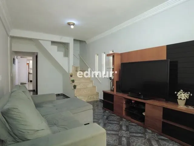 Imagem: A casa possui 3 Dormitórios, 2 Suítes, 4 Banheiros, 2
