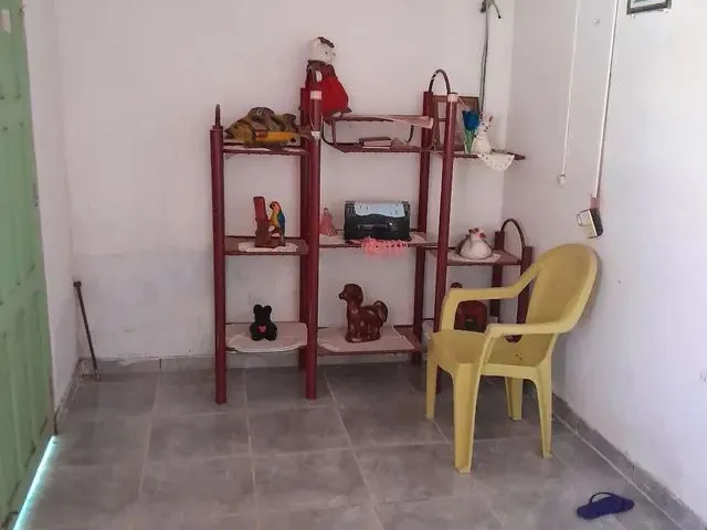 Imagem: A casa possui 2 Dormitórios, 2 Banheiros e está