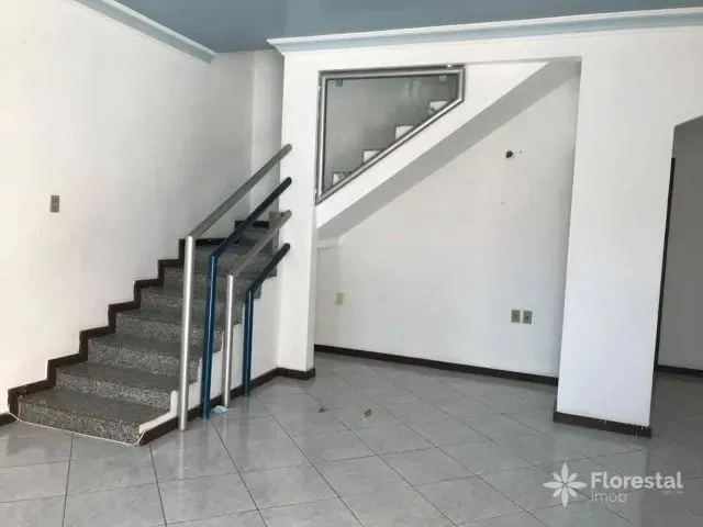 Imagem 3: Casa com 4 Dormitórios À Venda, Terreno de 10X20 e Área Construída de 160M²