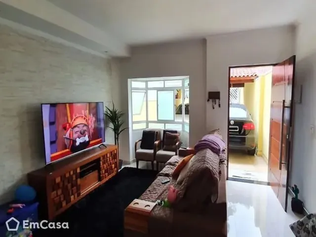 Imagem: A casa possui 3 Dormitórios, 2 Banheiros, 4 Vagas na