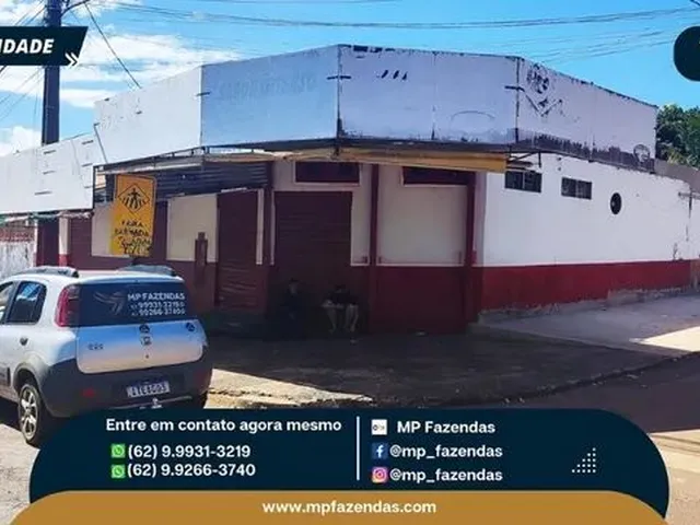 Imagem: O depósito possui 2 Vagas na garagem, 243m² de Área e