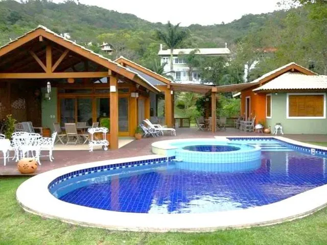 Imagem: Casa com 7 Dormitórios À Venda, 785 M²
