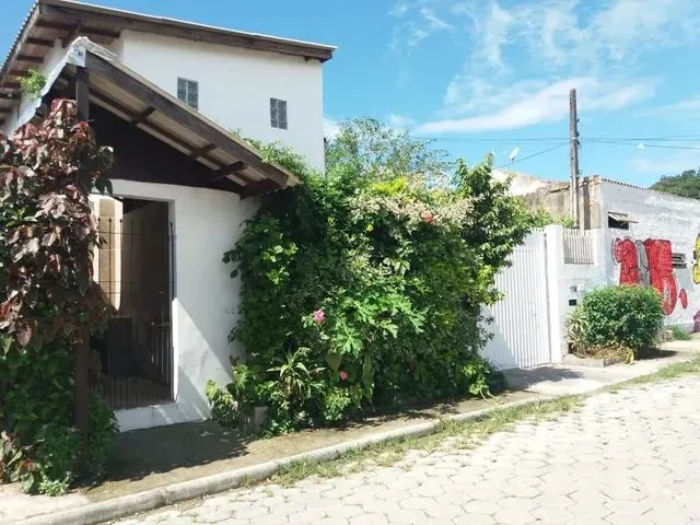 Imagem: A casa possui 5 Dormitórios, 4 Banheiros, 4 Vagas na