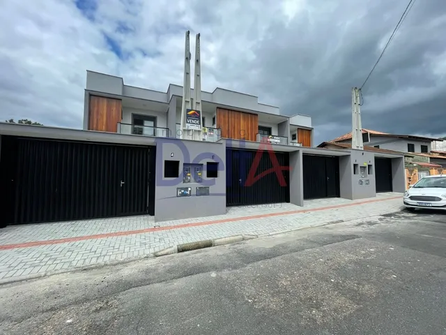 Imagem: A casa possui 3 Dormitórios, 3 Suítes, 1 Banheiro, 2
