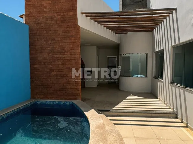 Imagem: A casa em condomínio possui 4 Dormitórios, 4 Suítes, 5