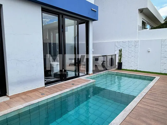 Imagem: A casa em condomínio possui 4 Dormitórios, 4 Suítes, 5