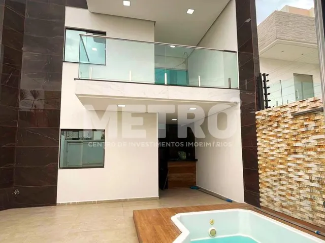 Imagem: A casa possui 2 Dormitórios, 1 Suíte, 2 Banheiros e está