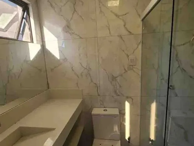 Imagem 2: Casa - 5 Quartos - 5 Suítes - 300,00M²
