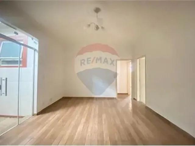 Imagem 9: Espaçoso Apartamento de 3 Quartos com Terraço Coberto em Localização Privilegiada