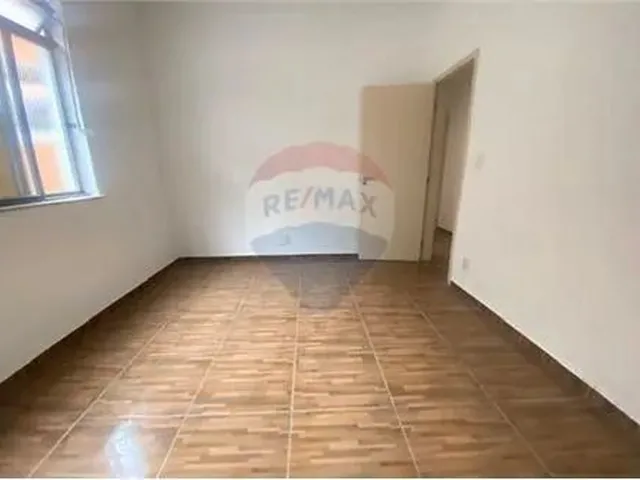 Imagem 5: Espaçoso Apartamento de 3 Quartos com Terraço Coberto em Localização Privilegiada